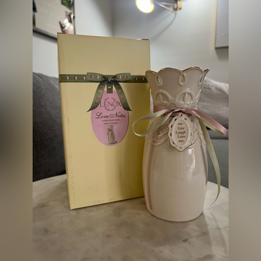 Lenox Love Notes
Loved Bud Vase
SKU#817614